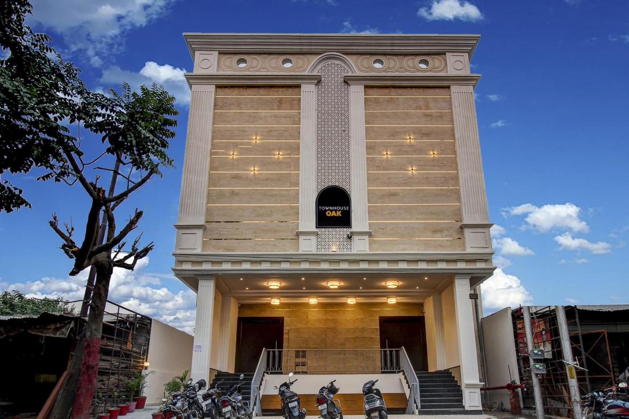 Super Townhouse Oak Aurelia Grand Hotel Lucknow Exterior foto