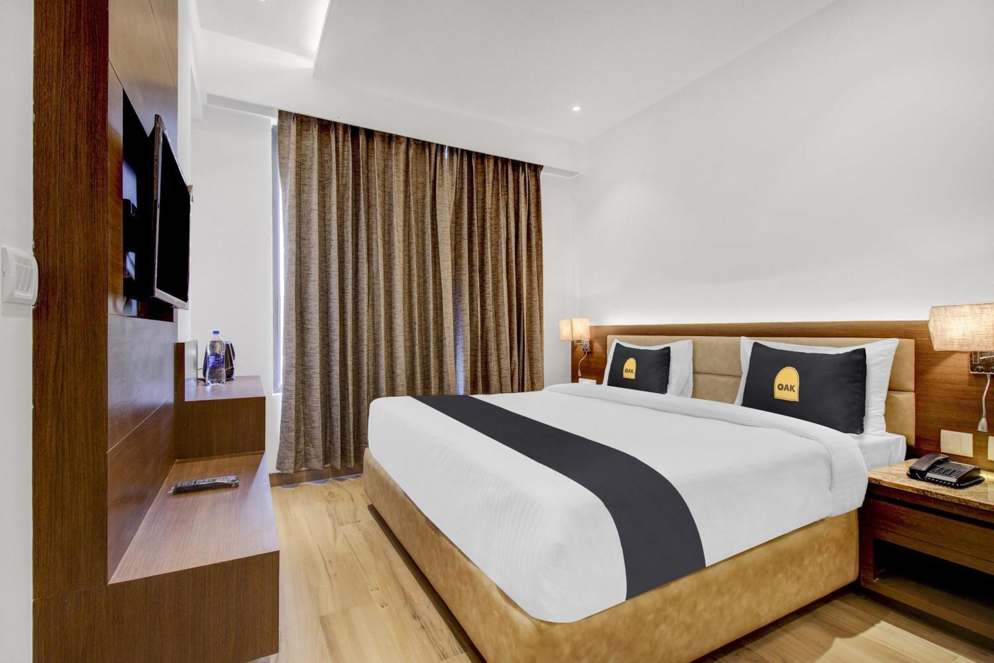 Super Townhouse Oak Aurelia Grand Hotel Lucknow Exterior foto
