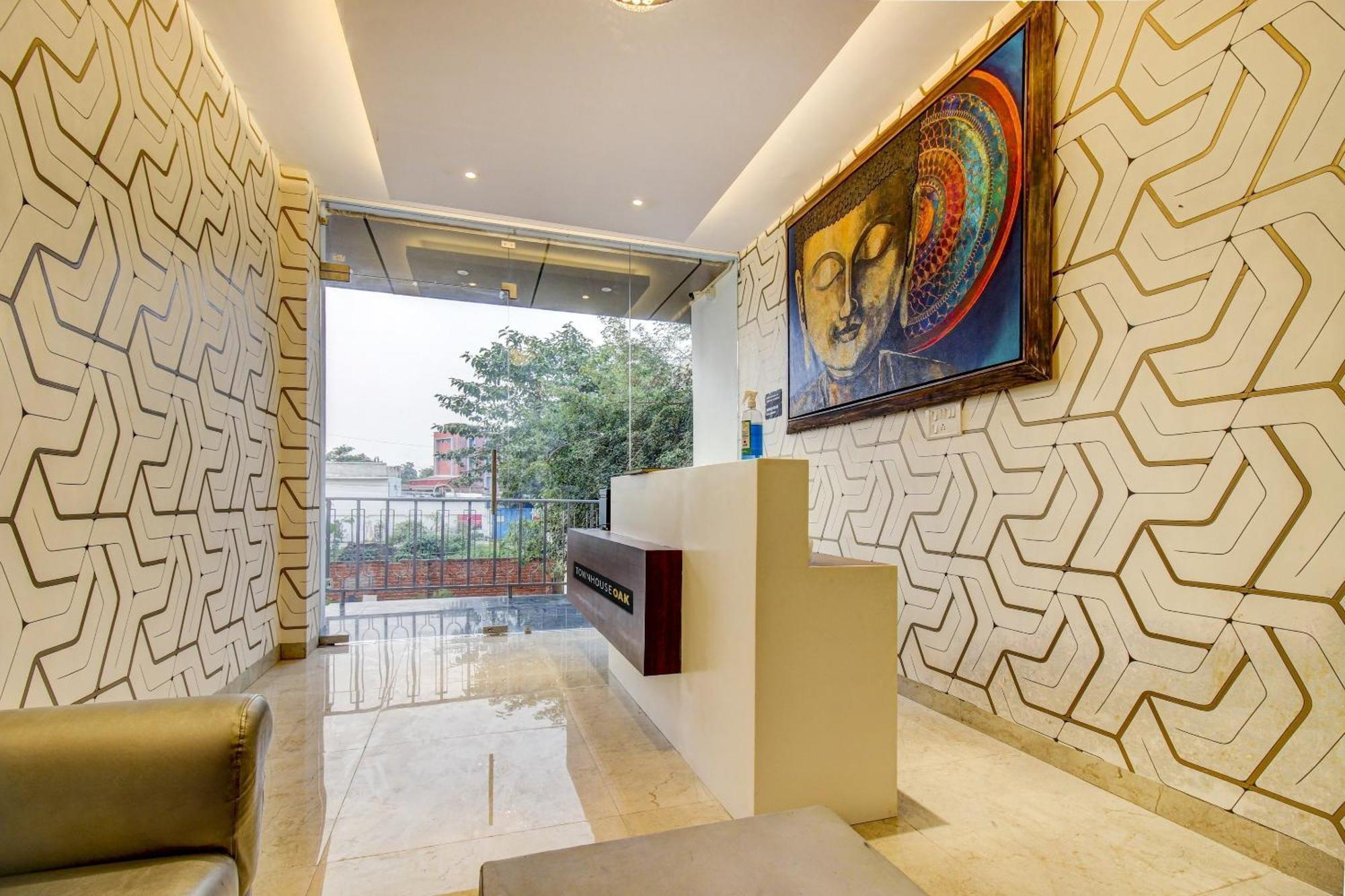 Super Townhouse Oak Aurelia Grand Hotel Lucknow Exterior foto