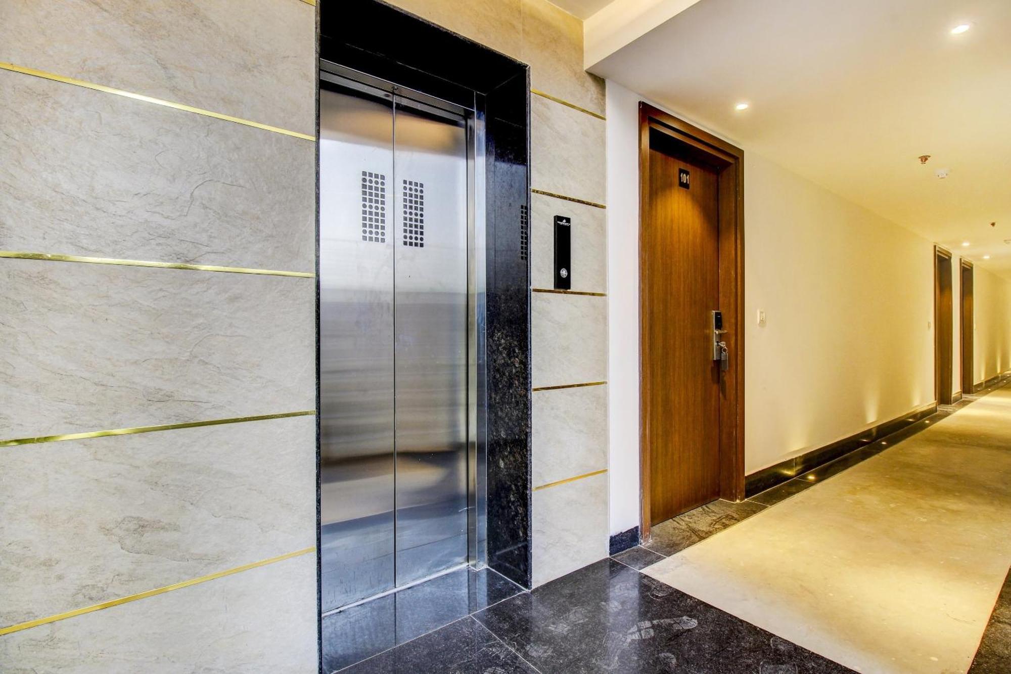 Super Townhouse Oak Aurelia Grand Hotel Lucknow Exterior foto