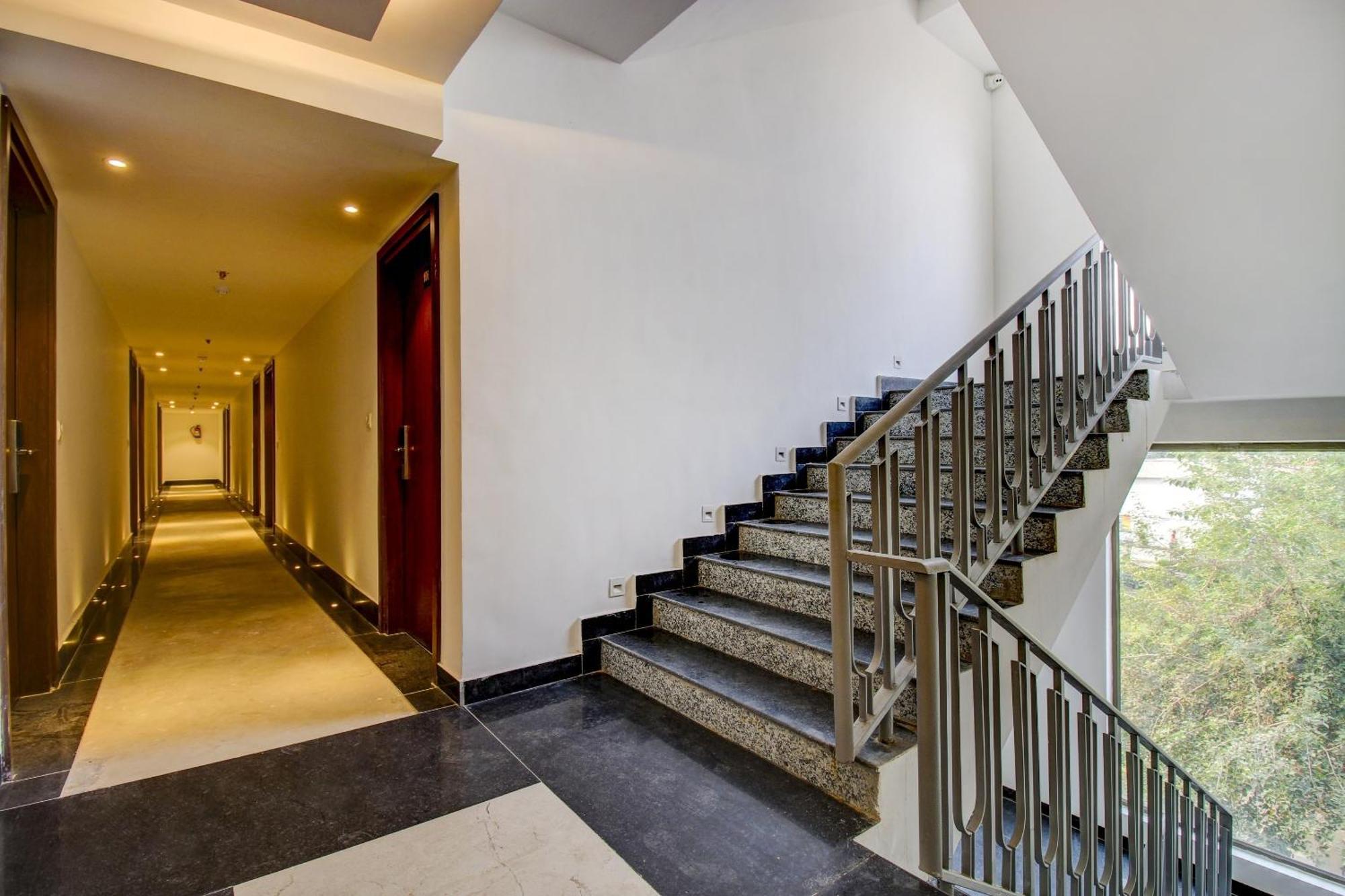 Super Townhouse Oak Aurelia Grand Hotel Lucknow Exterior foto
