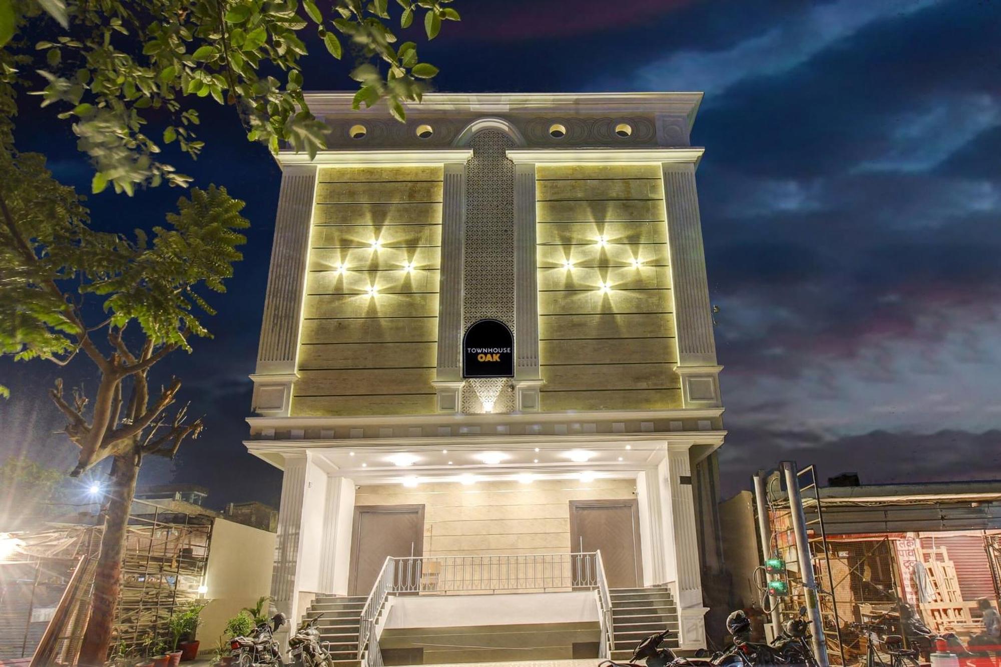 Super Townhouse Oak Aurelia Grand Hotel Lucknow Exterior foto